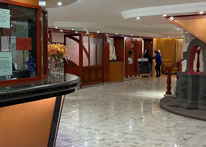 Y Gran Via, Tultitlan Hotel